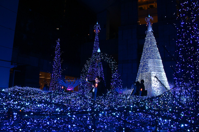 caretta-shiodome-illumination-2016-selfie-unseen-japan